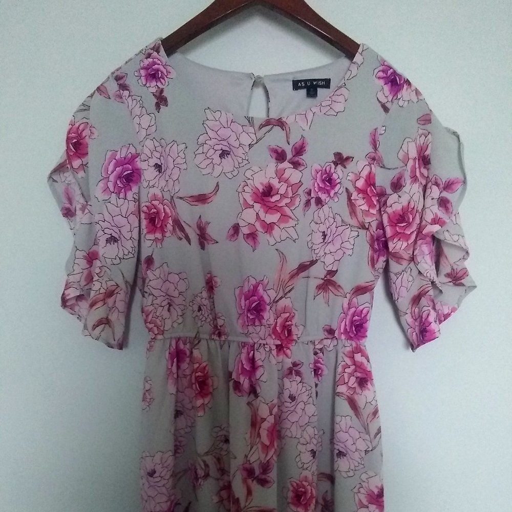 NWOT As U Wish Flutter Short Sleeves Grey Pink Floral Knee Length Small Dress